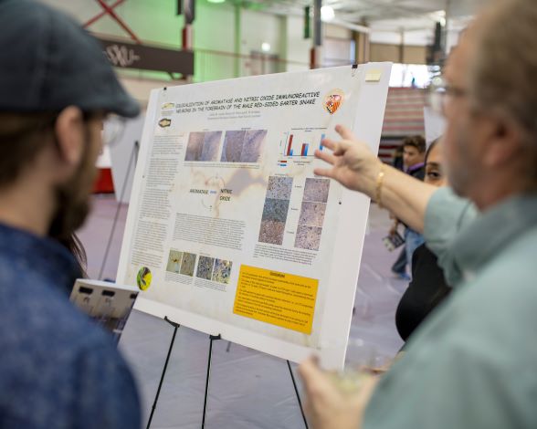 Student and faculty at 2019 Research Expo