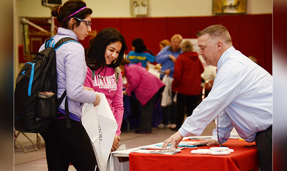 https://www.sxu.edu/news/articles/2017/images/fall-job-internship-fair.jpg