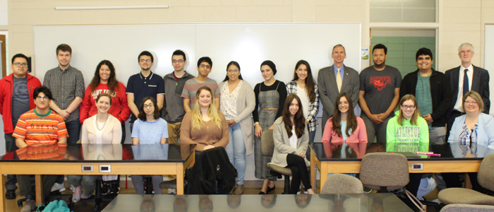 Congressman Lipinski Visits SXU STEM Studio