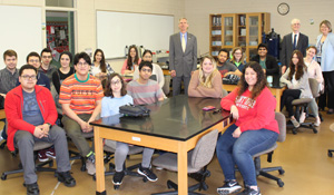 Lipinski Visits STEM Studio