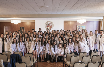 https://www.sxu.edu/news/articles/2019/images/nursing-white-coat-group-in-post.jpg